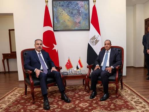 مصر وتركيا تُؤكدان الرفض القاطع لتهجير الفلسطينيين وتدعوان للالتزام بخطة السلام في غزة