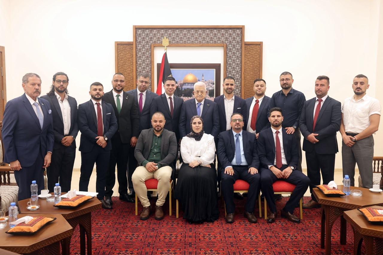 عباس يستقبل وفد الاتحاد العام لطلبة فلسطين ويهنئه بعقد مؤتمره 
