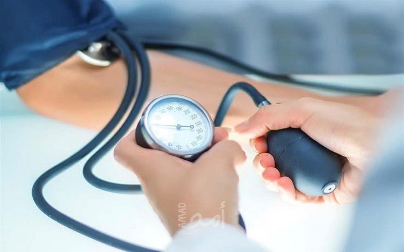الانخفاض المفاجئ في ضغط الدم.. أسباب متعددة وأعراض تستدعي الانتباه