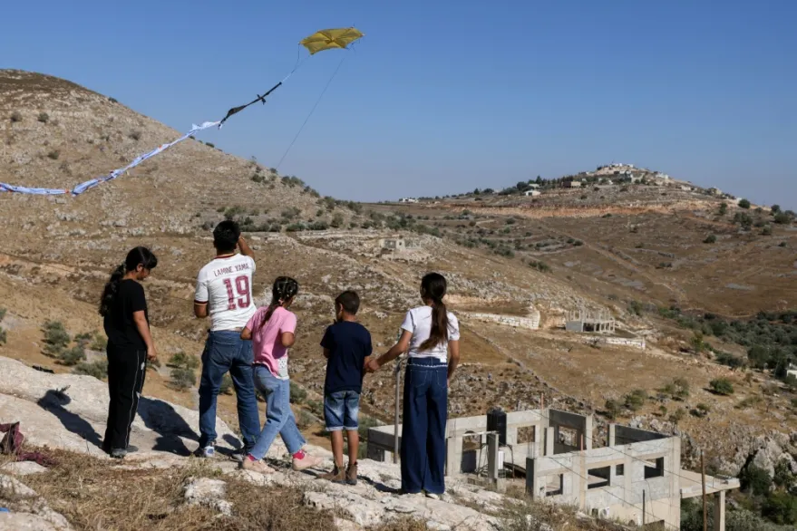 فلسطينيون "يثبّتون جذورهم" في مواجهة الاستيطان
