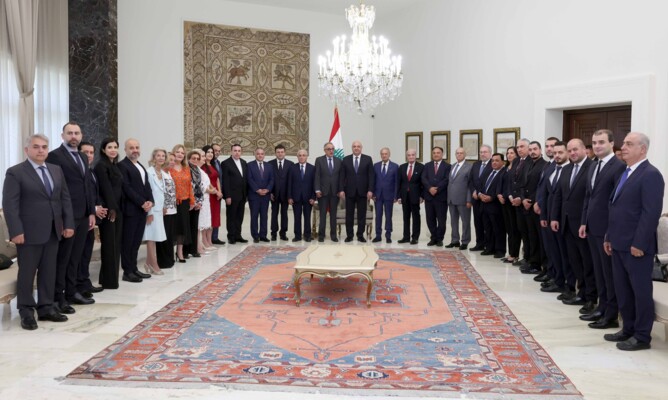 عون: المفاوضات ليست سهلة أو سريعة وهناك عراقيل وصعوبات ولكنها أفضل من الحرب