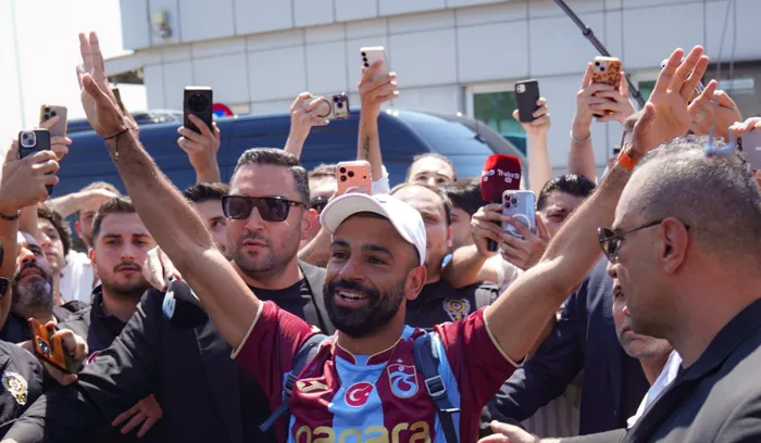بعد التوقيع رسميا..جماهير طرابزون سبور تحتقل بمحمد صلاح: "هدية من الله"