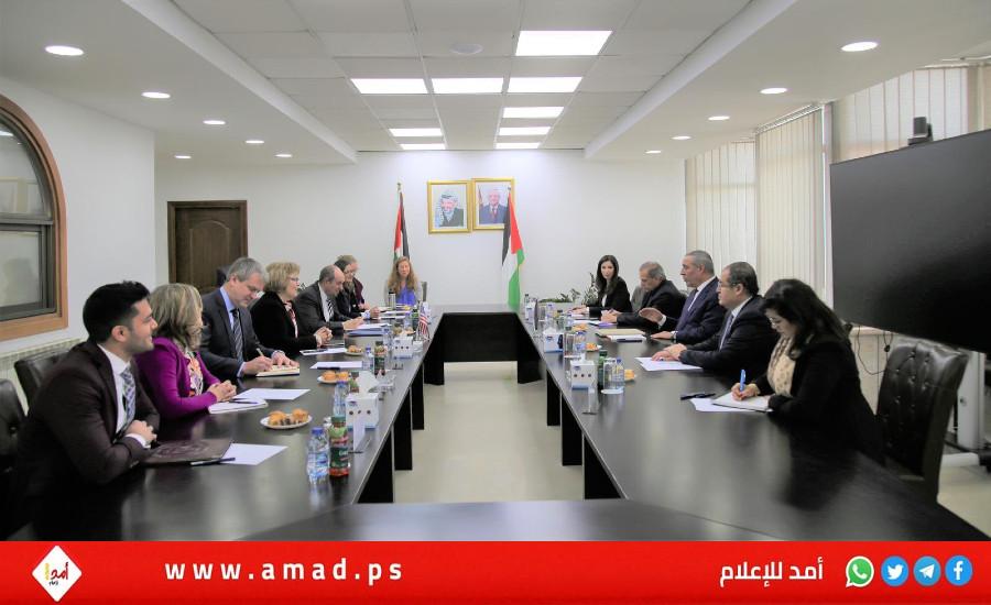 الشيخ يطلع مساعدة وزير الخارجية الأميركي على آخر المستجدات السياسية