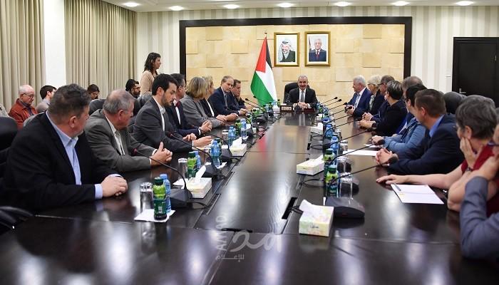 أشتية: إسرائيل تعمل بشكل ممنهج على تدمير أي فرصة لإقامة الدولة الفلسطينية