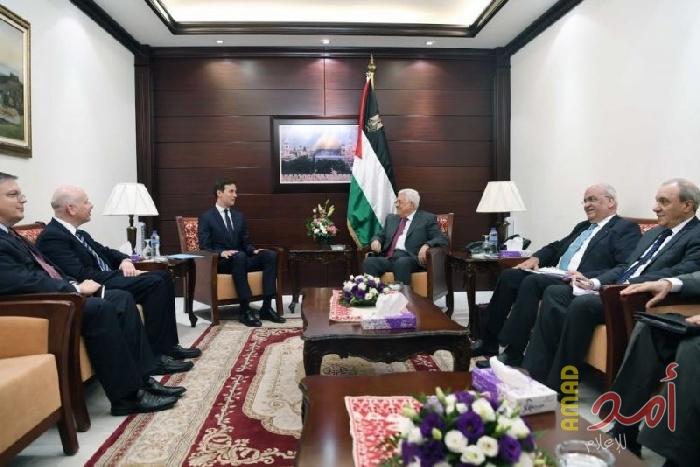 كوشنر ووفده يلتقي عباس وسط "غضب" السلطة من الموقف الأمريكي