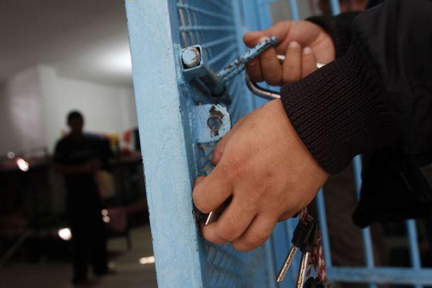غزة: الحكم بسجن متخابر مع  سلطات الاحتلال 10 سنوات ووالده