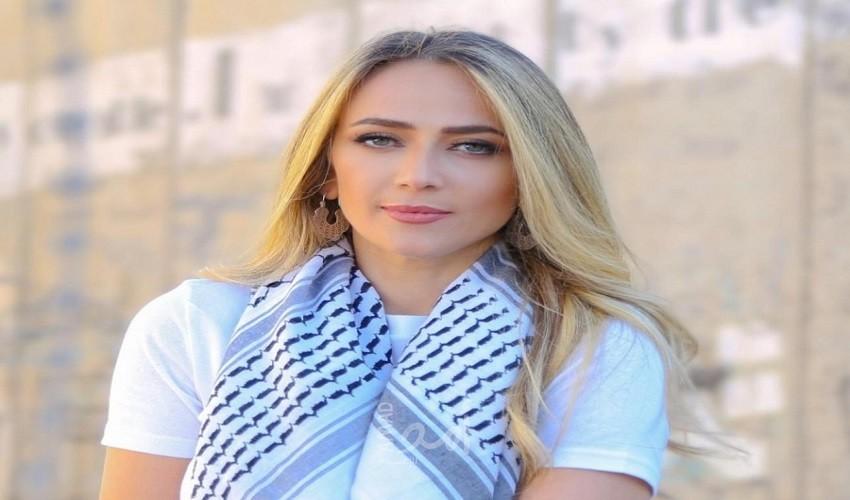 الفنانة الفلسطينية دلال أبو آمنة ترفض عرضًا بالإمارات..وتجمع شبابي يشيد