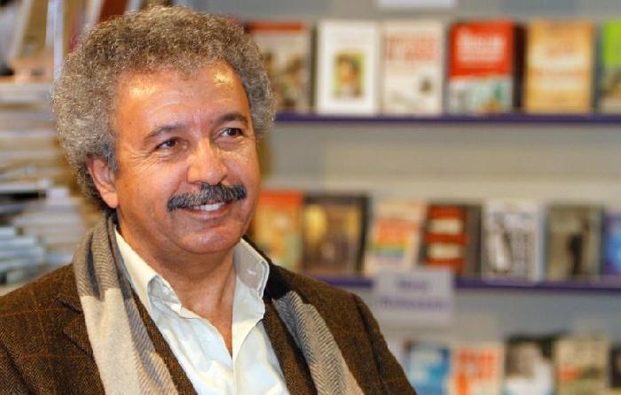 الروائي ابراهيم نصر الله يتبرع بجائزة "كتارا" ﻷطفال فلسطين
