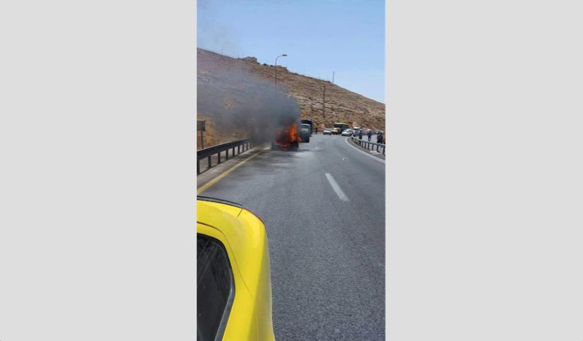 إحتراق مركبة  إسرائيلية على طريق حزما_جبع شمال القدس