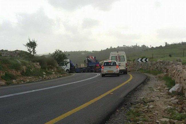 قوات الاحتلال تغلق مدخل قرية "دير نظام" في رام الله