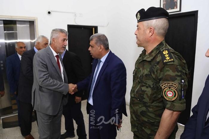 محافظ قلقيلية يطلع وزير الحكم المحلي على الواقع التنموي للمحافظة
