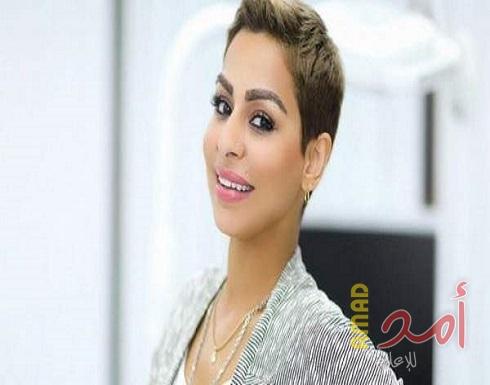 هند البلوشي تخوض تجربة التقديم الإذاعي لأول مرة