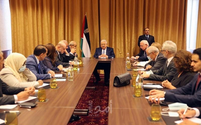 الرئيس عباس يستقبل السفراء العرب المعتمدين لدى رومانيا