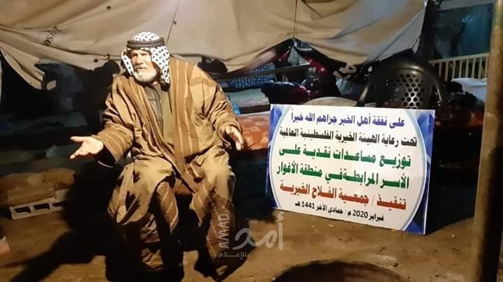 توزيع مساعدات نقدية للأسر الصامدة في منطقة الأغوار