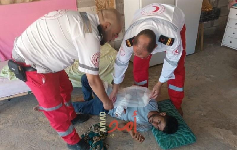 مستوطنون يعتدون على أحد الرعاة ويسيّجون طريقاً ترابية في الأغوار