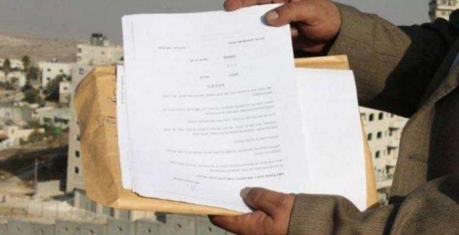قوات الاحتلال تخطر 3 منازل بالهدم شرق نابلس