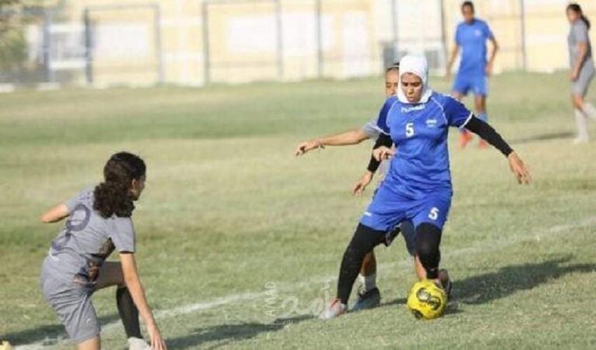 مصر: لاعبة كرة قدم نسائية تتعرض لضرب مبرح في المعلب ومطالبة المسؤولين بالتدخل - فيديو