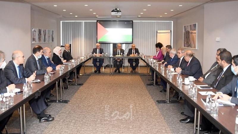 اشتية يٌطالب التحرك بشكل جماعي لإنقاذ حل الدولتين