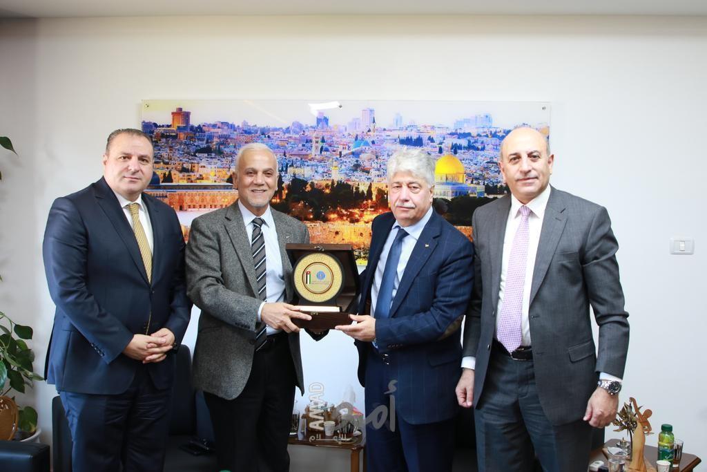 مجدلاني و نائب الهيئة الخيرية الأردنية يبحثان سبل التعاون لتوفير الخدمات للأسر الفقيرة