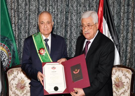 العربي بعد تقليده وسام نجمة فلسطين : القضية الفلسطينية تمر بمنعطف هام