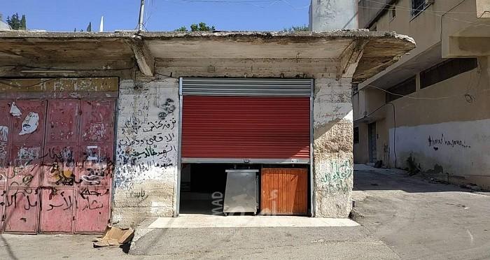 شرطة نابلس تلقي القبض على (3) أشخاص أطلقوا النار تجاه متجر في "برقة"
