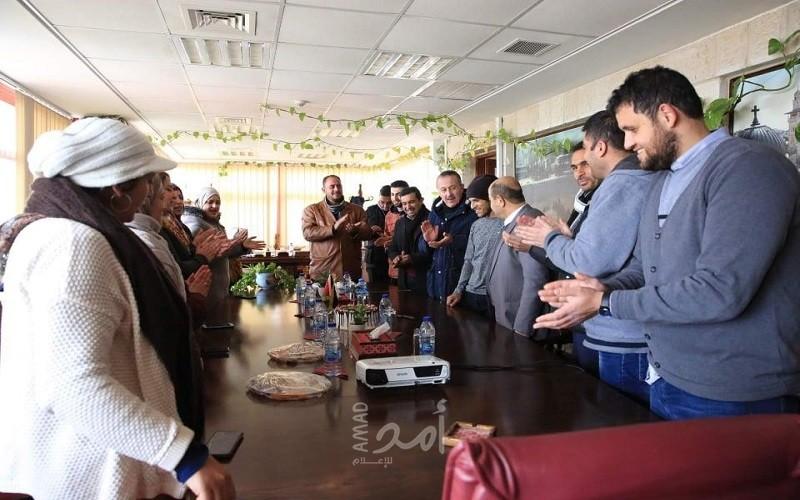المدرسة الوطنية الفلسطينية للإدارة تحتضن أربعة موظفين من ذوي الإعاقة السمعية