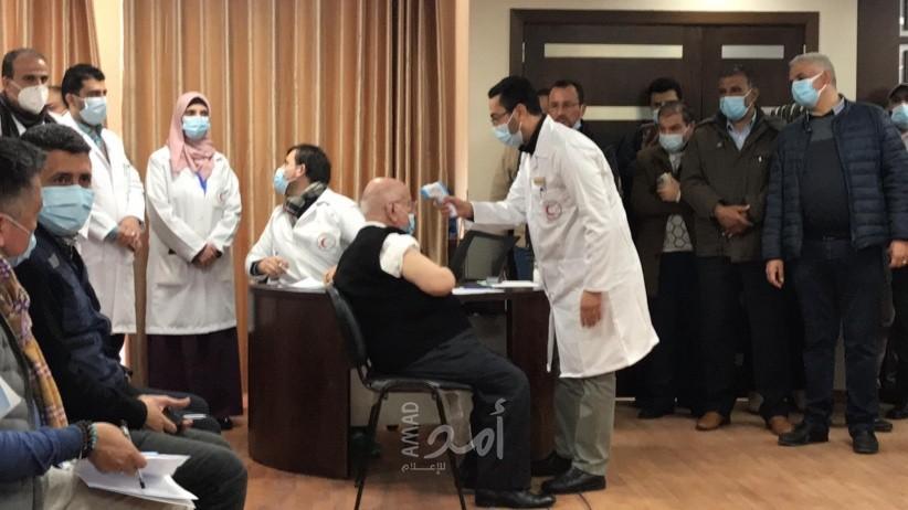 صور .. صحة حماس تعلن بدء عملية التطعيم ضد "كورونا" في قطاع غزة