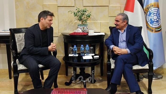أشتية يطلع وفداً من حزب الخضر الألماني على الجهود المبذولة لعقد الانتخابات