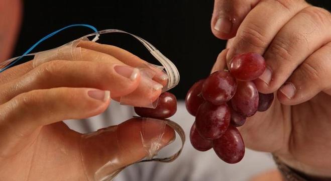 أطراف صناعية ذكية تنقل الأحاسيس وتحفز الإدراك