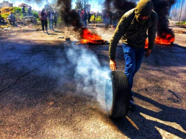 قوات الاحتلال تقمع مسيرة داعمة للأسرى شمال البيرة