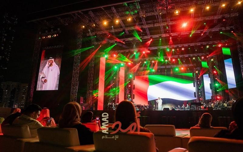 حسين الجسمي يحتفل باليوم الوطني الإماراتي الـ51 بأمسية غرامية وطنية