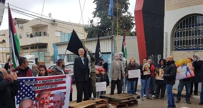 بالصور.. محاكمة شعبية لترامب ونائبه في بيت لحم