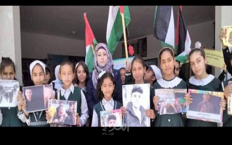 مدرسة بخان يونس تُنظّم وقفة احتجاجية ضد اغتيال طالبين بالضفة