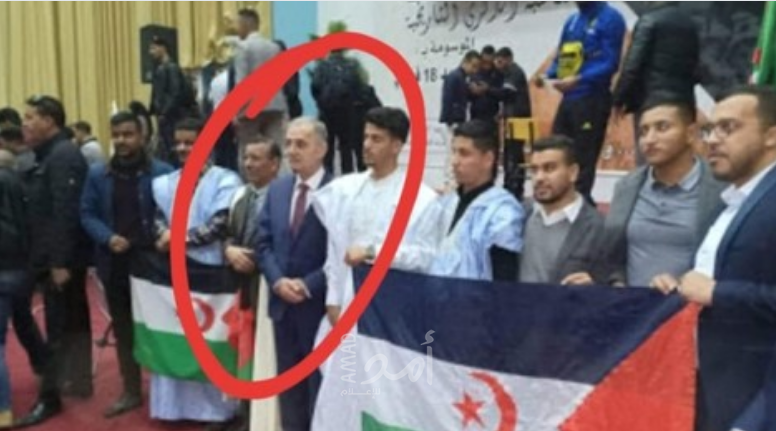 صورة سفير فلسطين بالجزائر مع "علم البوليساريو" تزعج المغاربة ..وتبريرات بعدم المعرفة!