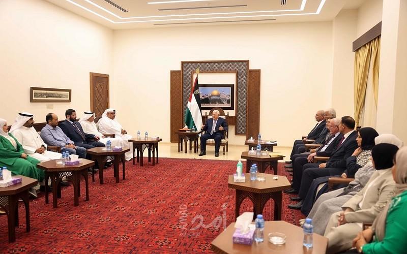 الرئيس محمود عباس يستقبل الوفد الكويتي المكلف بالتعاقد مع معلمين فلسطينيين