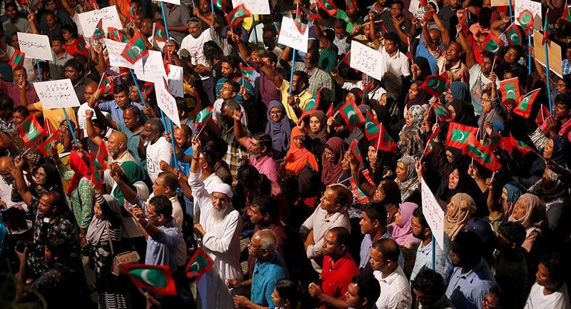 اعتقال 25 شخصا في المالديف طالبوا بالقبض على الرئيس