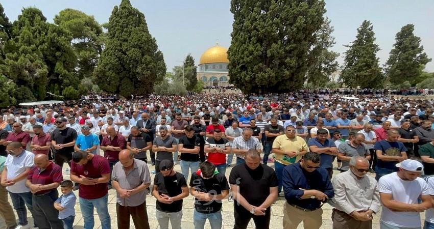 70 ألفا يؤدون صلاة الجمعة في المسجد الأقصى