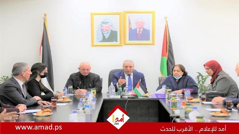 الشيخ: العالم يتعامل بازدواجية مع القضايا ولم نراه يقاتل من أجل الشرعية الدولية