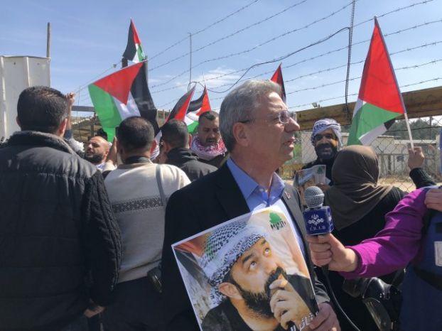 مصطفى البرغوثي يزور جرحى غزة في مشافي القدس المحتلة