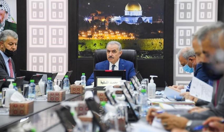 اشتية: نؤمن بالديمقراطية ويجب إيجاد حلول لديون ومستحقات البلديات