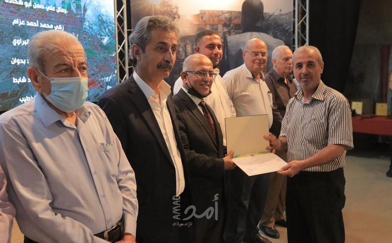 بلدية غزة تُكرم موظفيها الذين عملوا خلال "العدوان الأخير"