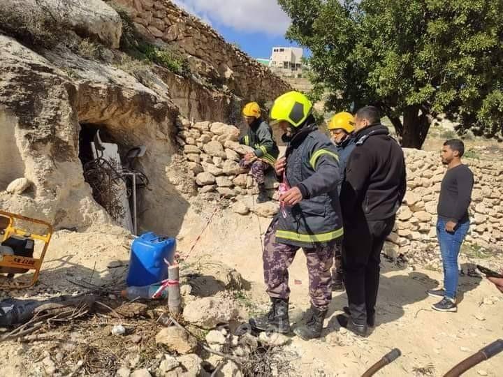 الخليل: وفاة المواطن "حسن صافي" وإصابة آخريْن جرّاء انهيار مغارة