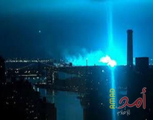 أنوار زرقاء بسماء نيويورك وحديث عن مخلوقات فضائية (شاهد)