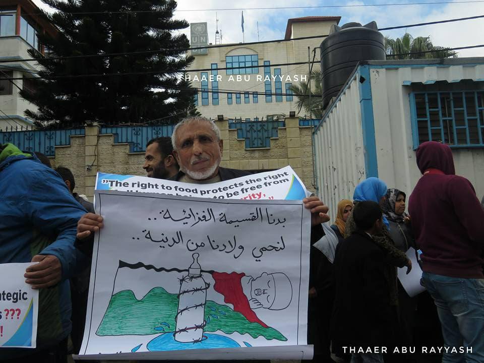 وقفة احتجاجية في مخيم النصيرات رفضاً لتقليص المساعدات المالية "للأونروا"