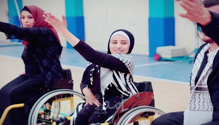 بالصور والفيديو - دبكة على الكراسي المتحركة في قطاع غزة
