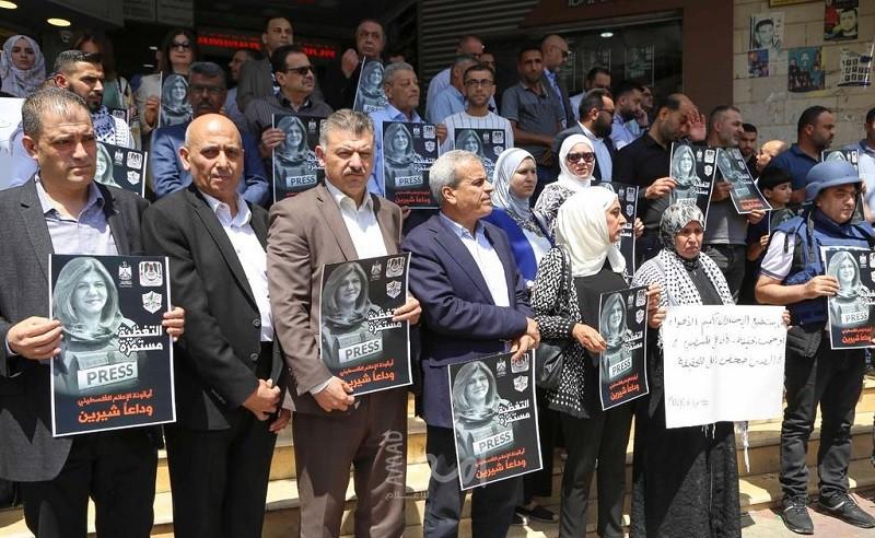  قلقيلية: وقفة منددة بجريمة اغتيال "شيرين أبو عاقلة"