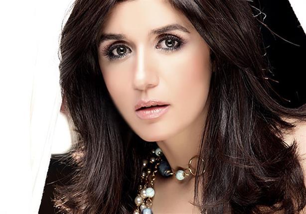 الفنانة غادة عادل تخضع لعملية جراحية
