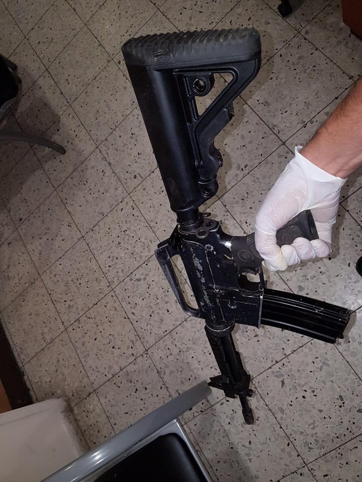 اعلام عبري: اعتقال عدد من المواطنين بعد العثور على اسلحة بحوزتهم بالخليل