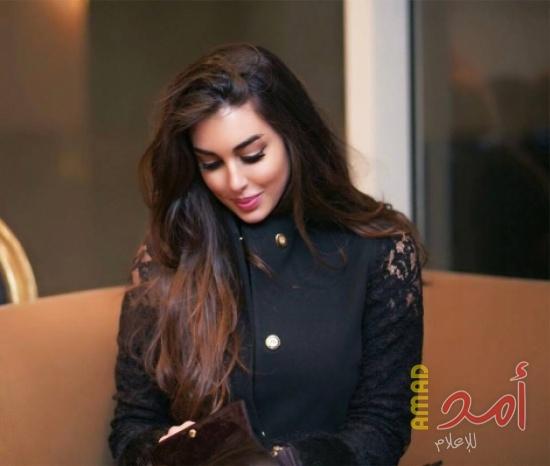 الفنانة ياسمين صبرى بإطلالة تبرز أنوثتها .. شاهد