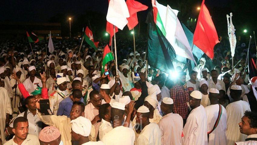 "العسكري السوداني" يُجمّد نشاط النقابات والاتحادات